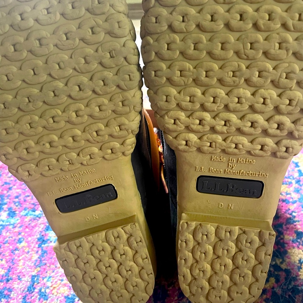 Womens LL Bean “Bean Boots”. Boots are a size 8 narrow.